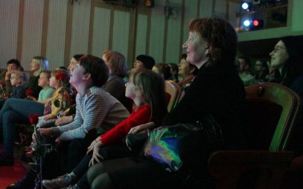 З квіткамі на сакавік-красавік можна будзе наведаць спектаклі да канца года З квіткамі на сакавік-красавік можна будзе наведаць спектаклі да канца года